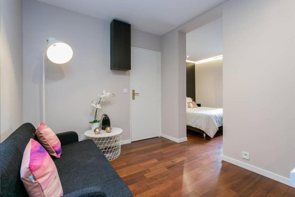 Modernized Studio - Meters From The Invalides Gardens Apartment Paris Bagian luar foto