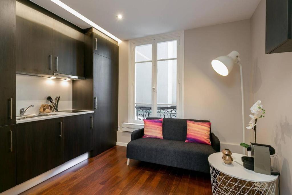 Modernized Studio - Meters From The Invalides Gardens Apartment Paris Bagian luar foto