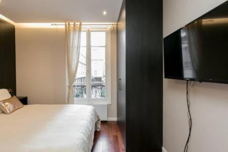 Modernized Studio - Meters From The Invalides Gardens Apartment Paris Bagian luar foto