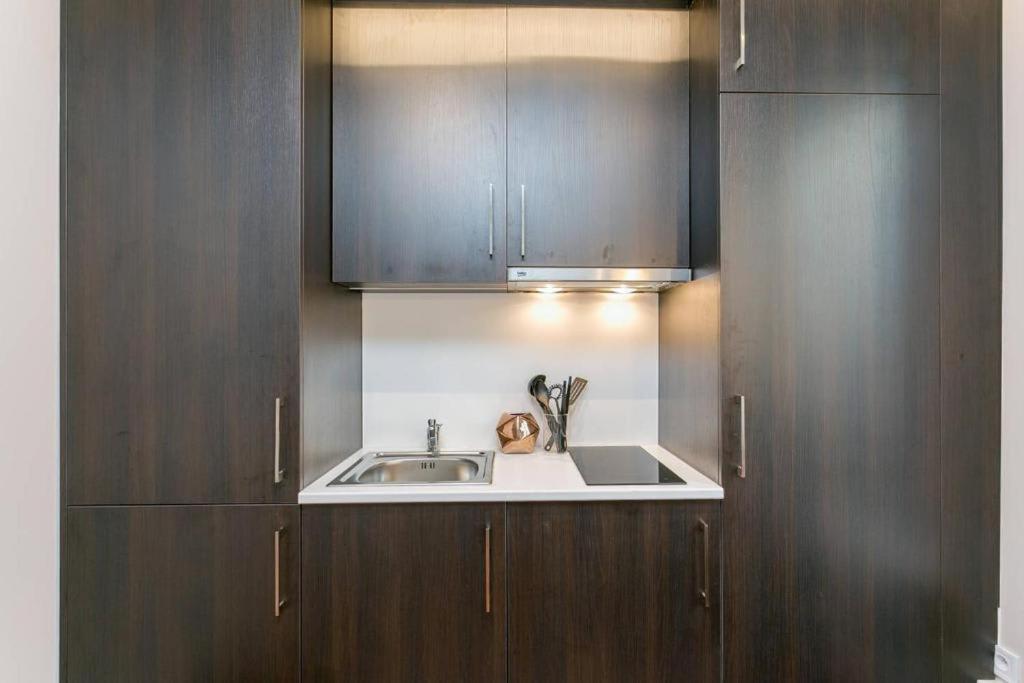Modernized Studio - Meters From The Invalides Gardens Apartment Paris Bagian luar foto
