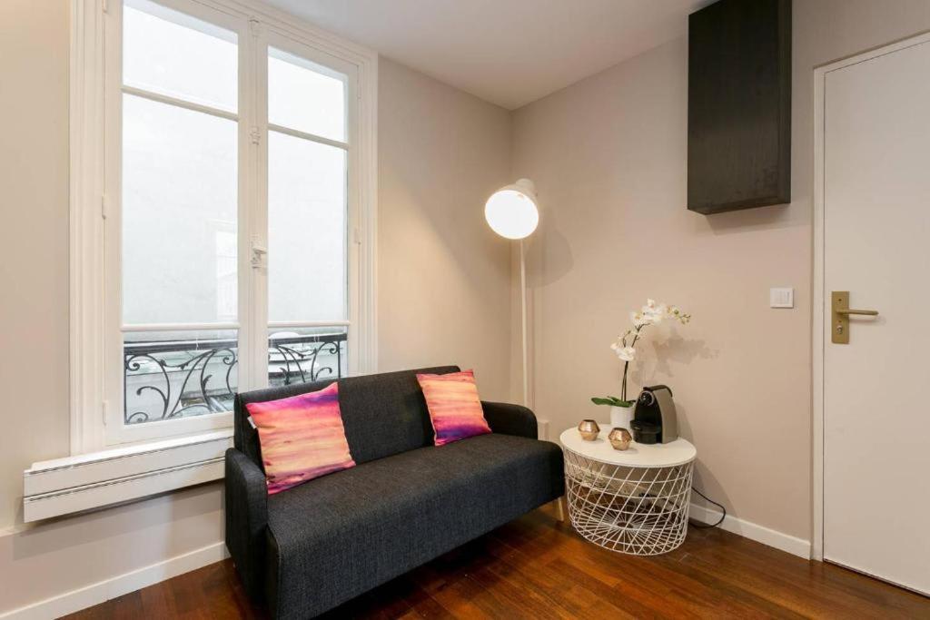 Modernized Studio - Meters From The Invalides Gardens Apartment Paris Bagian luar foto