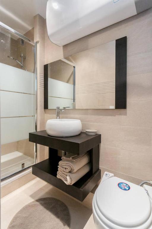 Modernized Studio - Meters From The Invalides Gardens Apartment Paris Bagian luar foto